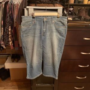 Levi’s Capri Jeans